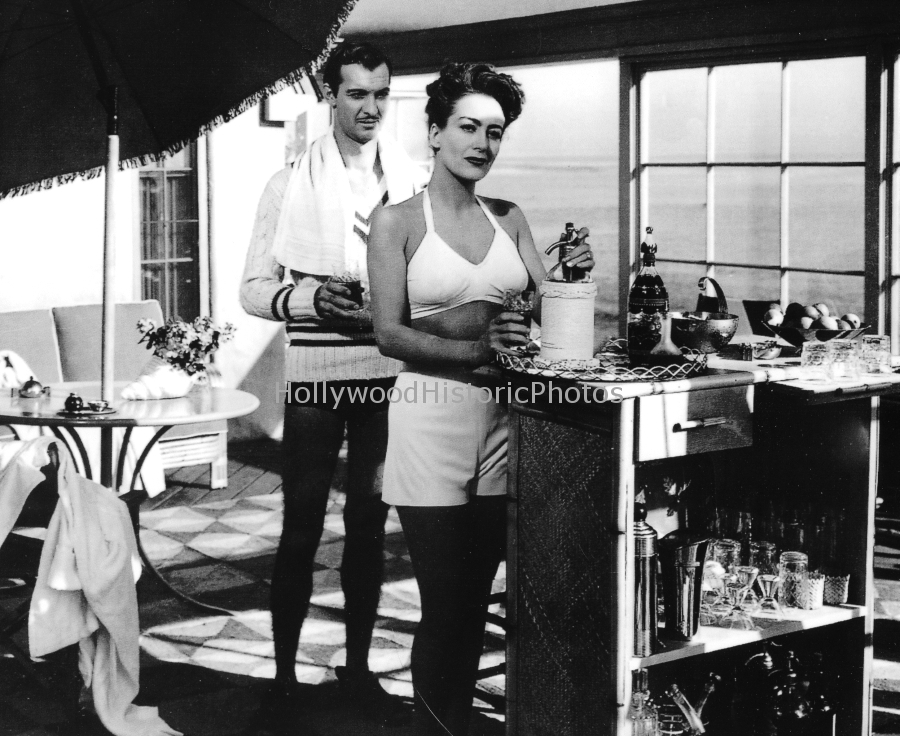 Joan Crawford 1945 Mildred Pierce She won Best Actress Oscar here with Zachary Scott.jpg
